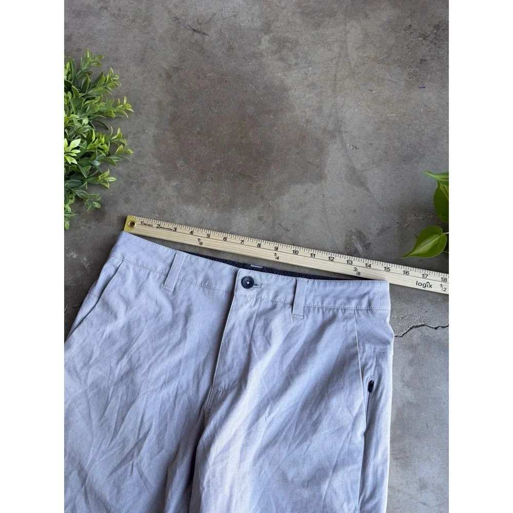Vuori Meta Shorts Mens 30 Gray Performance Golf Chino Polyester Stretch Casual